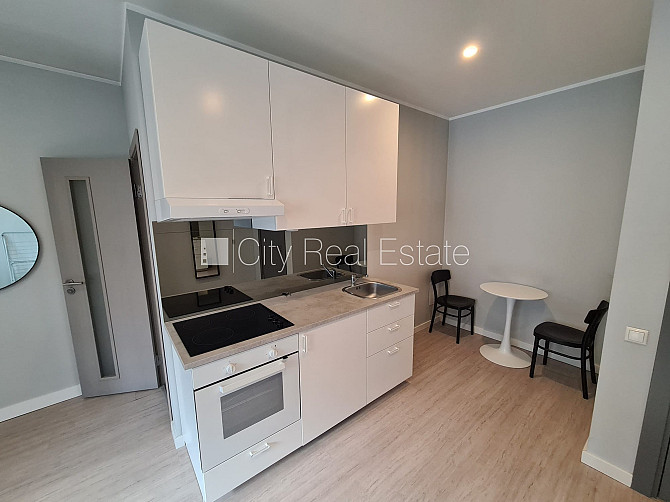 Fasādes māja, renovēta māja, slēgts pagalms, ieeja no ielas, kāpņu telpa pēc kapitālā Rīga - foto 8