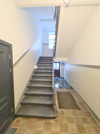 Fasādes māja, renovēta māja, slēgts pagalms, ieeja no ielas un pagalma, kāpņu telpa pēc Rīga - foto 17