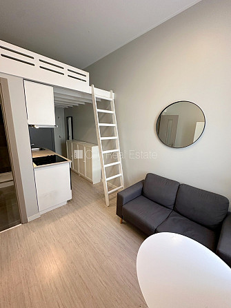 Fasādes māja, renovēta māja, slēgts pagalms, ieeja no ielas, kāpņu telpa pēc kapitālā Rīga - foto 7