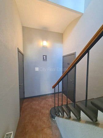 Fasādes māja, renovēta māja, slēgts pagalms, ieeja no ielas un pagalma, kāpņu telpa pēc Rīga - foto 14