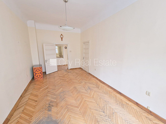 Фасадный дом, реновированный дом, вход с улицы, лифт, лестничная клетка после Рига - изображение 3