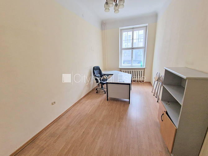 Фасадный дом, реновированный дом, вход с улицы, лифт, лестничная клетка после Рига - изображение 11