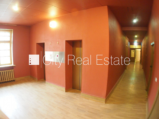 Фасадный дом, реновированный дом, вход с улицы, лифт, лестничная клетка после Рига - изображение 17