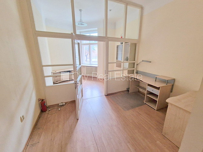 Фасадный дом, реновированный дом, вход с улицы, лифт, лестничная клетка после Рига - изображение 7