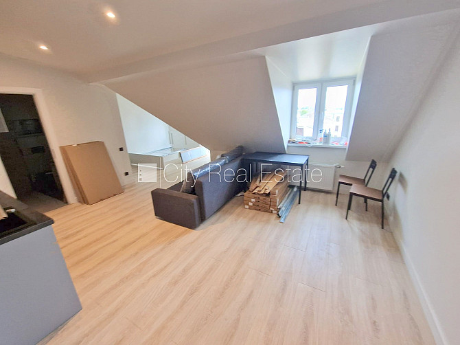 Fasādes māja, renovēta māja, slēgts pagalms, ieeja no ielas, mansards, ir lifts, kāpņu telpa Rīga - foto 4