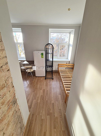 Pagalma ēka, renovēta māja, slēgts pagalms, ieeja no ielas un pagalma, kāpņu telpa pēc Rīga - foto 5