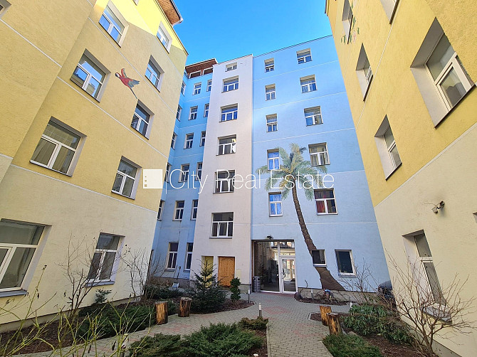 Pagalma ēka, renovēta māja, slēgts pagalms, ieeja no ielas un pagalma, kāpņu telpa pēc Rīga - foto 12