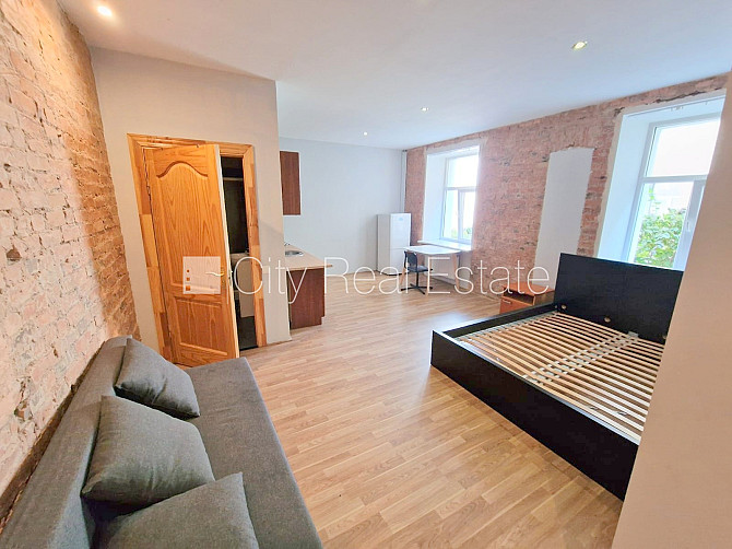 Pagalma ēka, renovēta māja, slēgts pagalms, ieeja no ielas un pagalma, kāpņu telpa pēc Rīga - foto 2