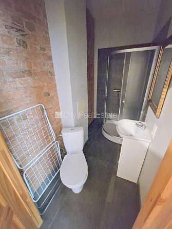 Pagalma ēka, renovēta māja, slēgts pagalms, ieeja no ielas un pagalma, kāpņu telpa pēc Rīga - foto 13