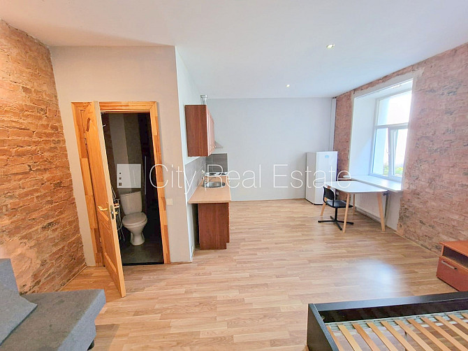 Pagalma ēka, renovēta māja, slēgts pagalms, ieeja no ielas un pagalma, kāpņu telpa pēc Rīga - foto 10