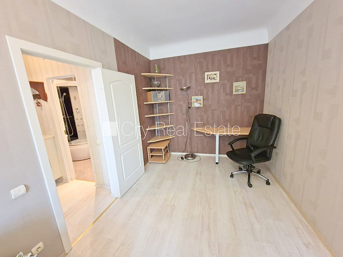 Fasādes māja, slēgts pagalms, ieeja no pagalma, ir lifts, logi vērsti uz ielas pusi, plašs Rīga - foto 12