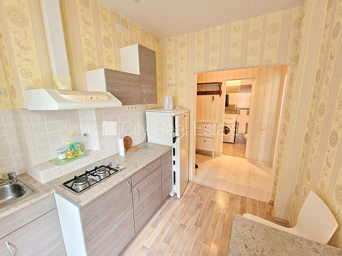 Fasādes māja, slēgts pagalms, ieeja no pagalma, ir lifts, logi vērsti uz ielas pusi, plašs Rīga - foto 2