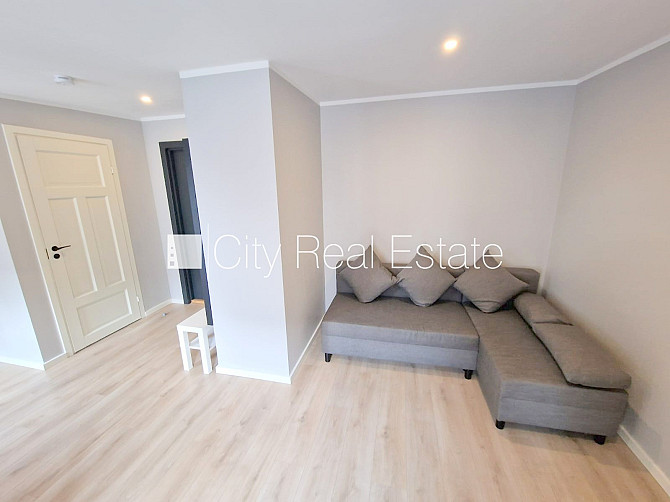 Fasādes māja, renovēta māja, ieeja no ielas, kāpņu telpa pēc kapitālā remonta, logi Rīga - foto 8