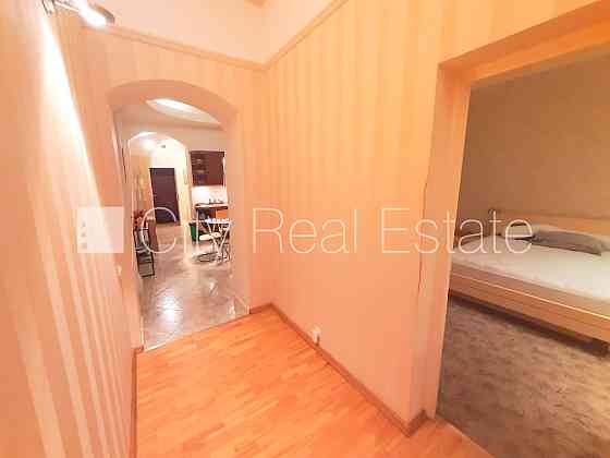 Земля в собственности, фасадный дом, реновированный дом, вход со двора, Рига