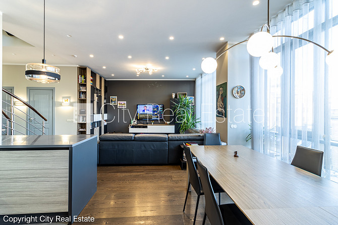 Labiekārtots apzaļumots pagalms, slēgts pagalms, teritorijas iebrauktuves vārti aprīkoti ar Rīga - foto 8