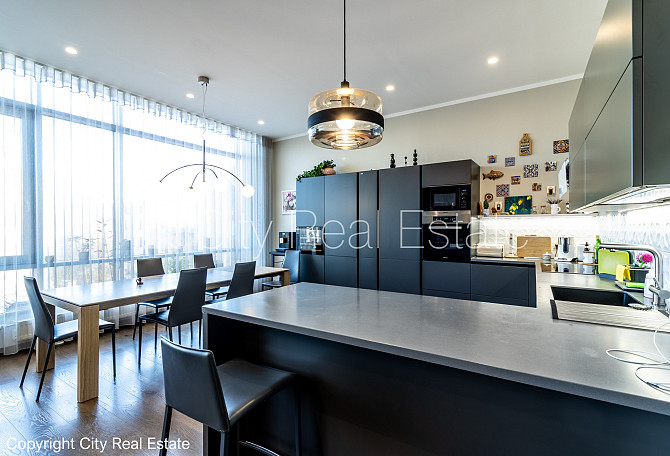 Labiekārtots apzaļumots pagalms, slēgts pagalms, teritorijas iebrauktuves vārti aprīkoti ar Rīga - foto 7