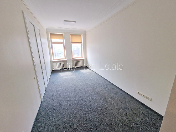 Фасадный дом, реновированный дом, вход с улицы, лифт, лестничная клетка после Рига - изображение 1