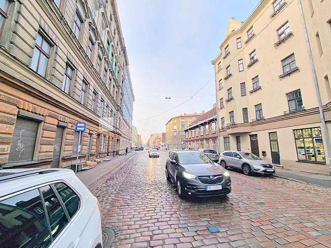 Fasādes māja, renovēta māja, ieeja no ielas, kāpņu telpa pēc kosmētiskā remonta, logi Rīga - foto 18