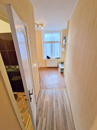 Fasādes māja, renovēta māja, ieeja no ielas, kāpņu telpa pēc kosmētiskā remonta, logi Rīga - foto 10