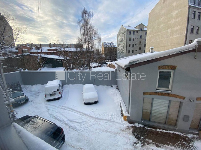 Фасадный дом, реновированный дом, вход с улицы, лифт, лестничная клетка после Рига - изображение 6