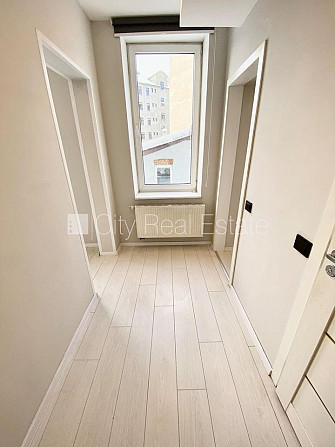 Фасадный дом, реновированный дом, вход с улицы, лифт, лестничная клетка после Рига - изображение 13