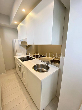 Фасадный дом, реновированный дом, вход с улицы, лифт, лестничная клетка после Рига - изображение 9