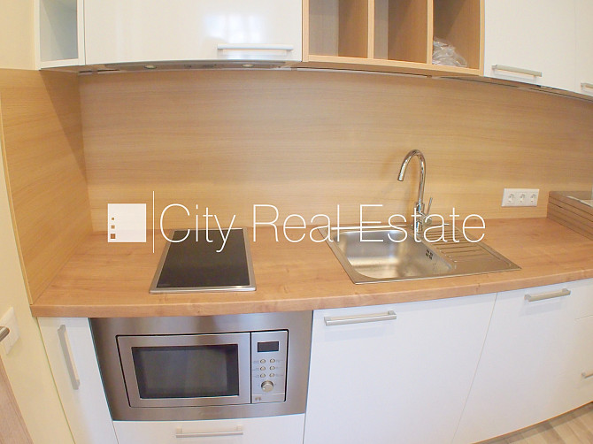 Pagalma ēka, renovēta māja, labiekārtota apzaļumota teritorija, bruģēts piebraucamais Rīga - foto 4