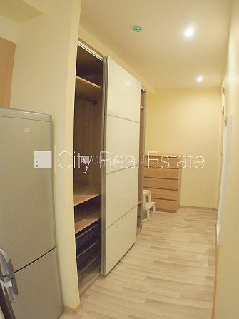 Pagalma ēka, renovēta māja, labiekārtota apzaļumota teritorija, bruģēts piebraucamais Rīga - foto 5