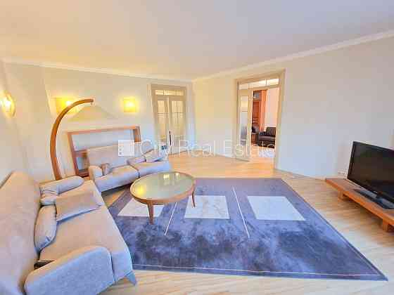 Фасадный дом, реставрированный дом, вход с улицы, лифт, лестничная клетка после Rīga