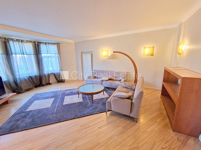 Фасадный дом, реставрированный дом, вход с улицы, лифт, лестничная клетка после Рига - изображение 5