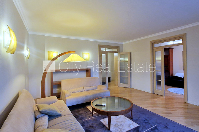 Фасадный дом, реставрированный дом, вход с улицы, лифт, лестничная клетка после Рига - изображение 10