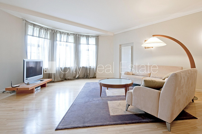 Фасадный дом, реставрированный дом, вход с улицы, лифт, лестничная клетка после Рига - изображение 4