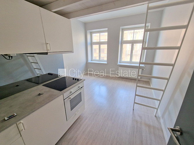 Fasādes māja, renovēta māja, slēgts pagalms, ieeja no ielas, kāpņu telpa pēc kosmētiskā Rīga - foto 1