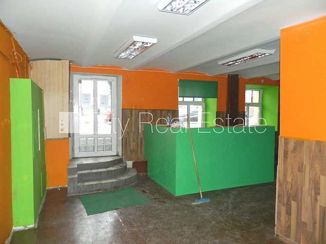 Fasādes māja, renovēta māja, vieta automašīnai, ieeja no ielas, puspagrabs, logi vērsti uz Rīga - foto 7