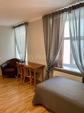 Fasādes māja, renovēta māja, slēgts pagalms, ieeja no pagalma, kāpņu telpa pēc kosmētiskā Rīga - foto 2