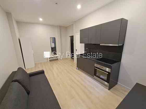 Фасадный дом, реновированный дом, закрытый двор, вход с улицы и со двора, лифт, Rīga