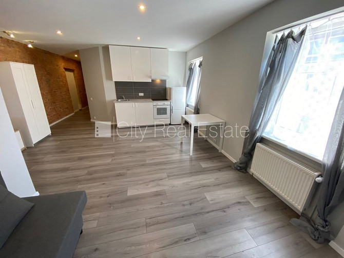 Pagalma ēka, renovēta māja, slēgts pagalms, ieeja no ielas un pagalma, kāpņu telpa pēc Rīga - foto 2