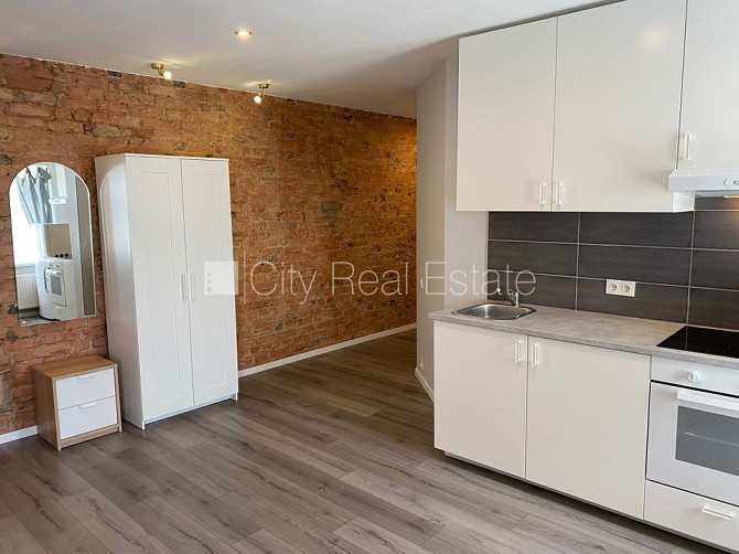 Pagalma ēka, renovēta māja, slēgts pagalms, ieeja no ielas un pagalma, kāpņu telpa pēc Rīga - foto 13