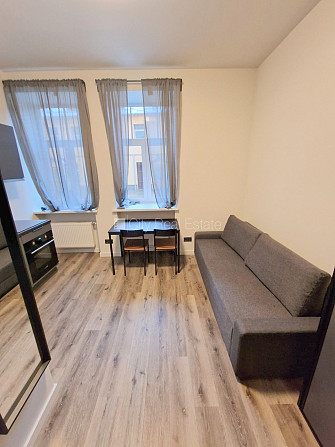 Pagalma ēka, renovēta māja, slēgts pagalms, ieeja no ielas un pagalma, kāpņu telpa pēc Rīga - foto 9