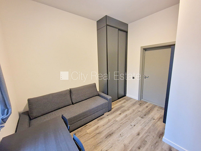 Pagalma ēka, renovēta māja, slēgts pagalms, ieeja no ielas un pagalma, kāpņu telpa pēc Rīga - foto 1