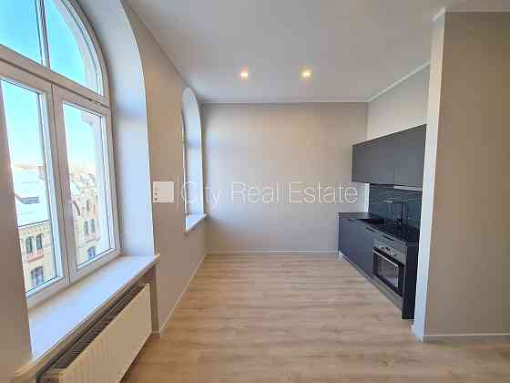 Фасадный дом, реновированный дом, закрытый двор, вход с улицы и со двора, лифт, Rīga