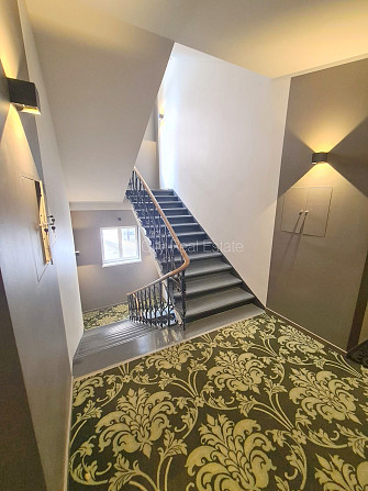 Fasādes māja, renovēta māja, slēgts pagalms, ieeja no ielas un pagalma, ir lifts, kāpņu Rīga - foto 18