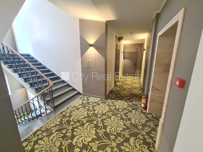 Fasādes māja, renovēta māja, slēgts pagalms, ieeja no ielas un pagalma, ir lifts, kāpņu Rīga - foto 16