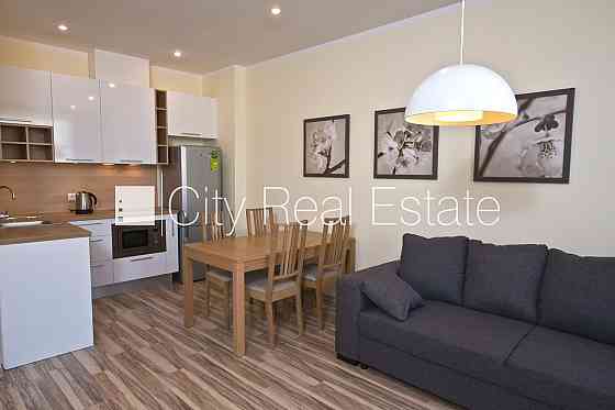 Фасадный дом, реновированный дом, закрытый двор, возможность аренды парковки, Rīga