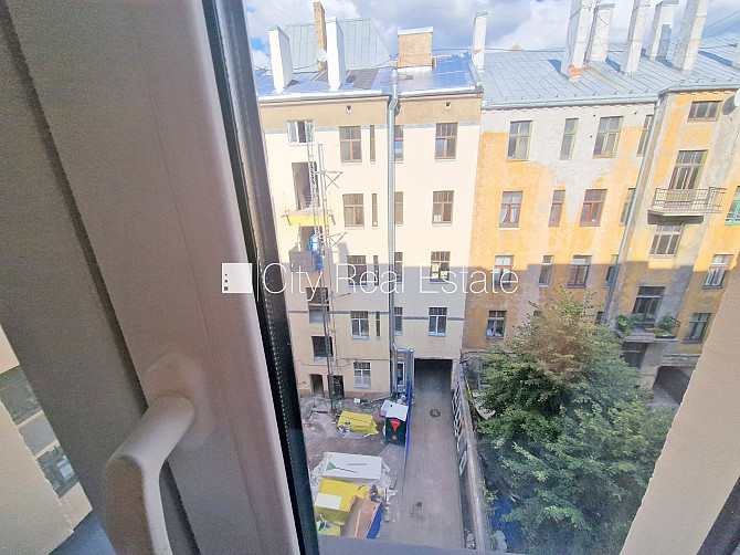 Pagalma ēka, renovēta māja, slēgts pagalms, ieeja no ielas un pagalma, kāpņu telpa pēc Rīga - foto 11