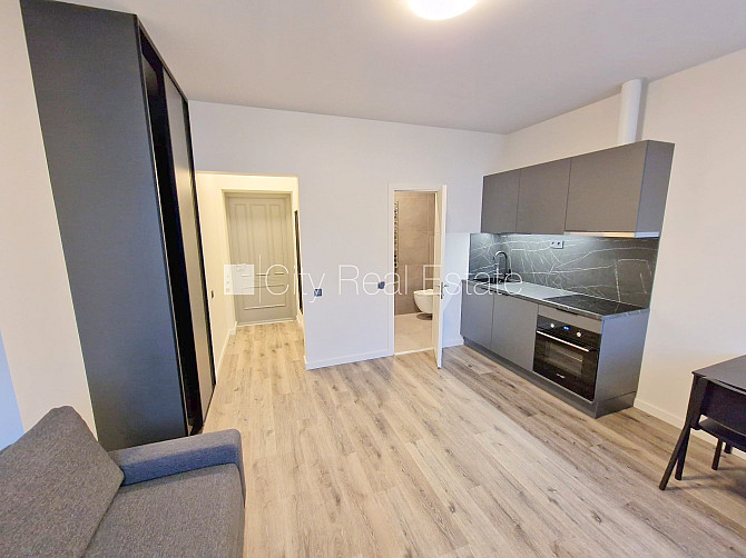 Pagalma ēka, renovēta māja, slēgts pagalms, ieeja no ielas un pagalma, kāpņu telpa pēc Rīga - foto 8