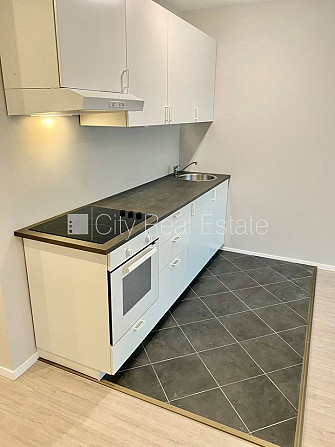 Fasādes māja, renovēta māja, slēgta teritorija, ieeja no ielas, ir lifts, kāpņu telpa pēc Rīga - foto 7