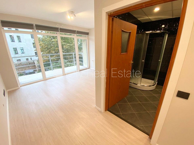 Fasādes māja, renovēta māja, slēgta teritorija, ieeja no ielas, ir lifts, kāpņu telpa pēc Rīga - foto 13