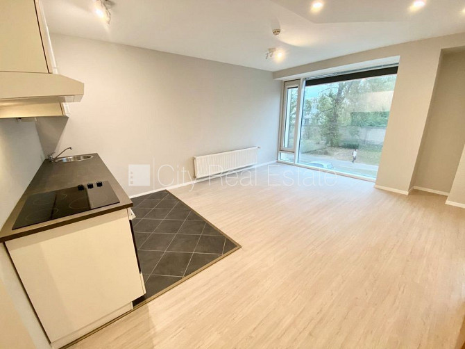 Fasādes māja, renovēta māja, slēgta teritorija, ieeja no ielas, ir lifts, kāpņu telpa pēc Rīga - foto 2