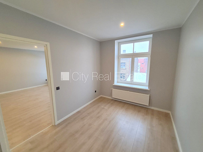 Fasādes māja, renovēta māja, slēgts pagalms, ieeja no ielas un pagalma, kāpņu telpa pēc Rīga - foto 9